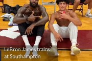 詹姆斯上周突访长岛南安普顿高中体育馆训练 为高中球员细心讲解
